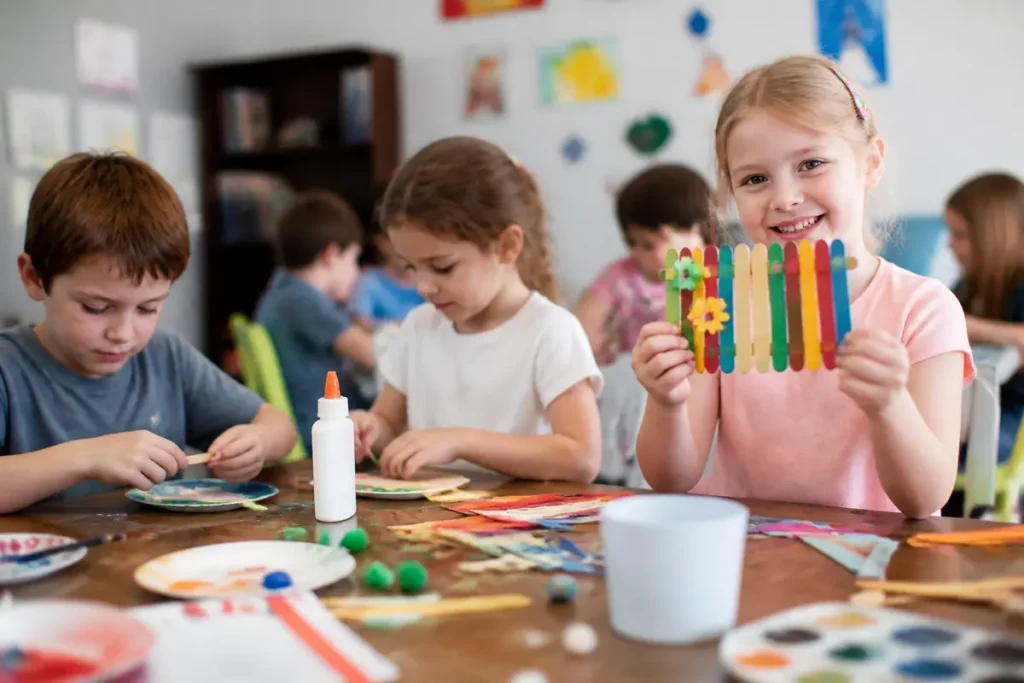 Maternelle : 10 Activités Manuelles avec Bâtonnet de Glace